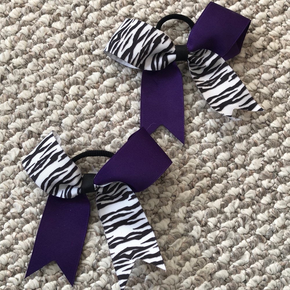 two (2) pigtail cheer bows !🎀